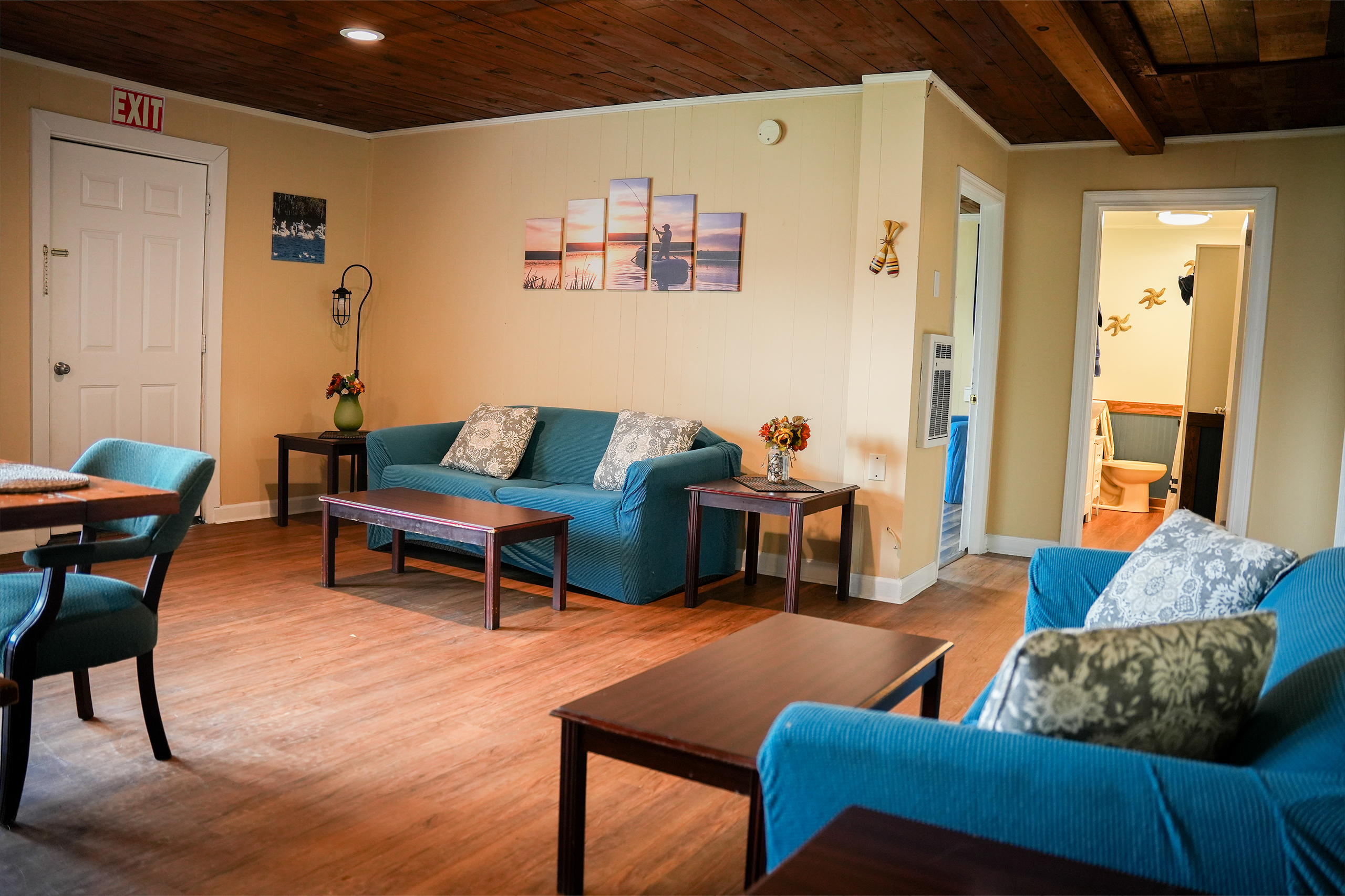 CABINS8